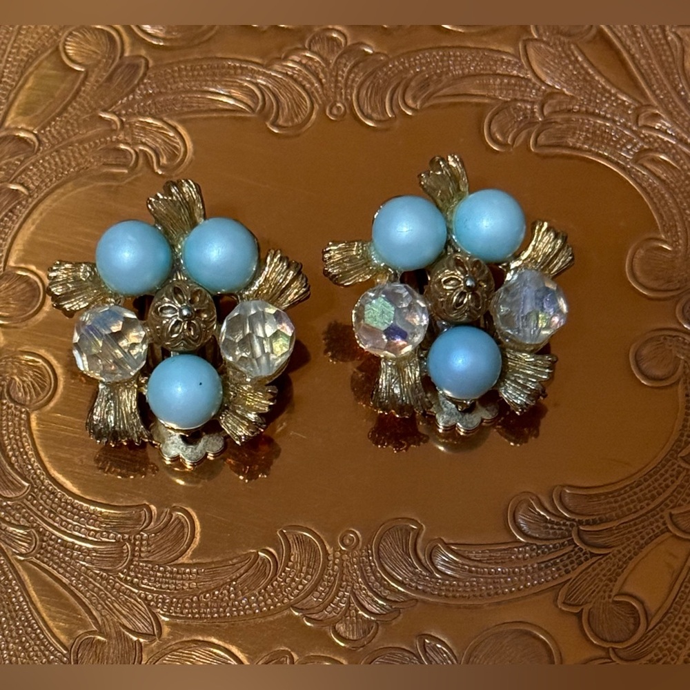 Vintage AB Turquoise Cluster Clip-On Earrings✨
